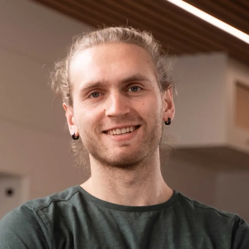 Jan, Karosserie / Holz / Elektrik bei FidiBus