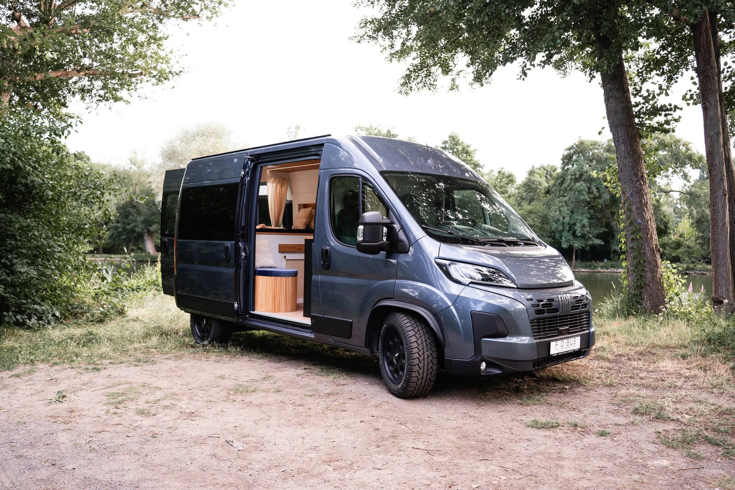 FidiBus Campervan unterwegs in der Natur