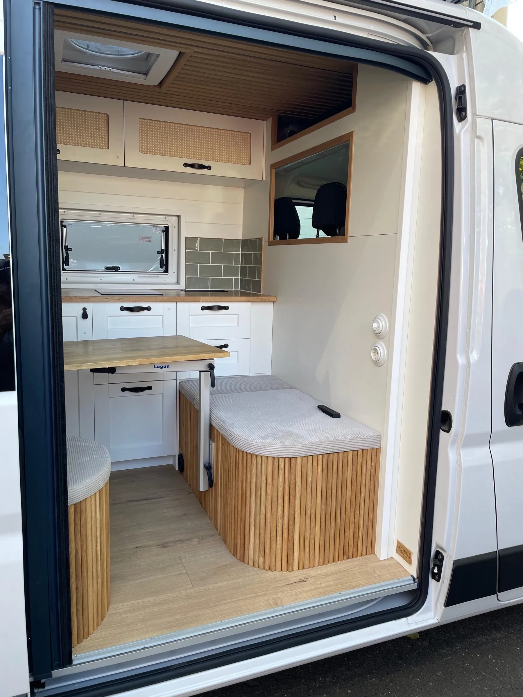 Innenraum eines FidiBus Elektro Campers