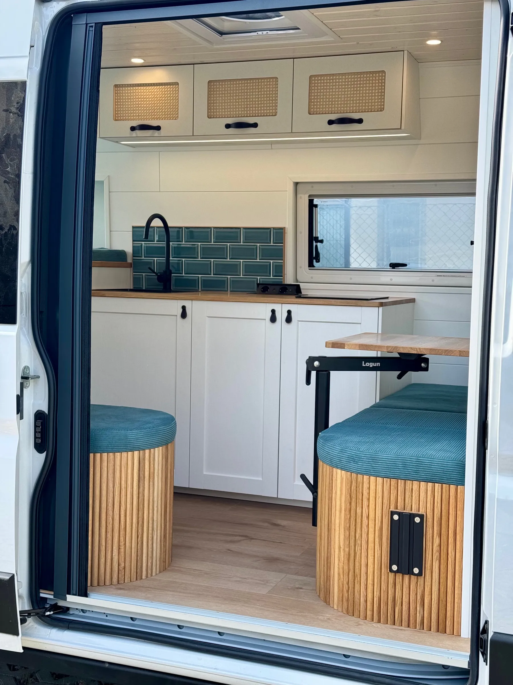Küche im FidiBus Elektro Camper