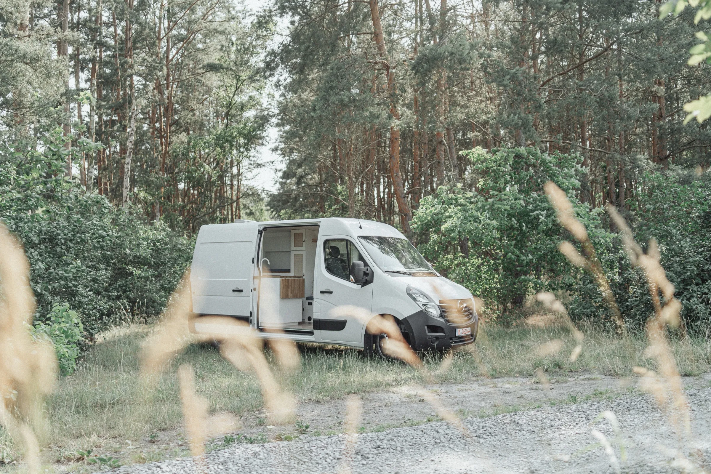 FidiBus Campervan frei stehend in der Natur